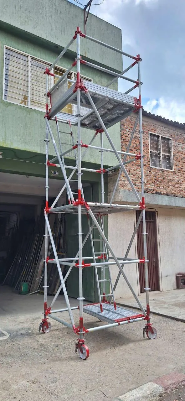 Vista de andamios multidireccionales en obra terminada en Cali, Valle del Cauca